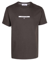dunkelbraunes bedrucktes T-Shirt mit einem Rundhalsausschnitt von Stone Island