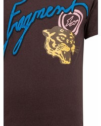 dunkelbraunes bedrucktes T-Shirt mit einem Rundhalsausschnitt von Travis Scott