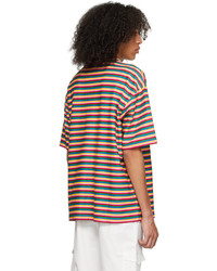 dunkelbraunes horizontal gestreiftes T-Shirt mit einem Rundhalsausschnitt von BLUEMARBLE