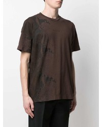 dunkelbraunes T-Shirt mit einem Rundhalsausschnitt mit Schlangenmuster von 1017 Alyx 9Sm