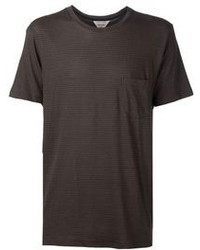 dunkelbraunes T-Shirt mit einem Rundhalsausschnitt