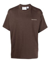 dunkelbraunes T-Shirt mit einem Rundhalsausschnitt von adidas