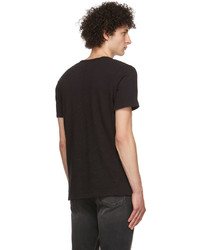 dunkelbraunes T-Shirt mit einem Rundhalsausschnitt von rag & bone