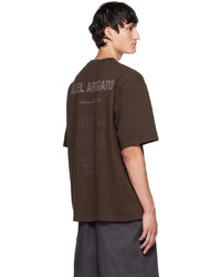 dunkelbraunes T-Shirt mit einem Rundhalsausschnitt von Axel Arigato