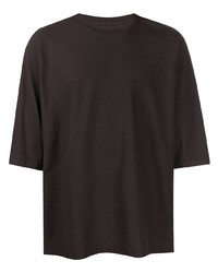dunkelbraunes T-Shirt mit einem Rundhalsausschnitt von Homme Plissé Issey Miyake