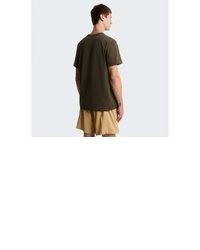 dunkelbraunes T-Shirt mit einem Rundhalsausschnitt von The North Face