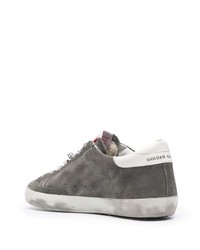 dunkelgraue bedruckte Wildleder niedrige Sneakers von Golden Goose