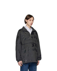 dunkelgraue bedruckte Windjacke von McQ Alexander McQueen