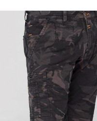 dunkelgraue Camouflage Shorts von Alpha Industries