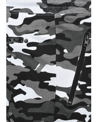 dunkelgraue Camouflage Sportshorts von Solid