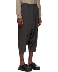 dunkelgraue Chinohose von 132 5. ISSEY MIYAKE