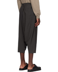 dunkelgraue Chinohose von 132 5. ISSEY MIYAKE