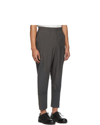 dunkelgraue Chinohose von Issey Miyake Men