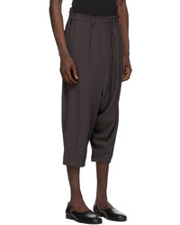 dunkelgraue Chinohose von 132 5. ISSEY MIYAKE