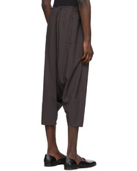 dunkelgraue Chinohose von 132 5. ISSEY MIYAKE