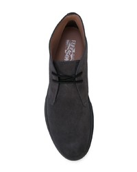 dunkelgraue Chukka-Stiefel aus Wildleder von Salvatore Ferragamo