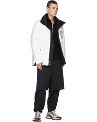 dunkelgraue Daunenjacke von Moncler