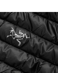 dunkelgraue Daunenjacke von Arc'teryx