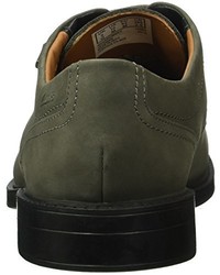 dunkelgraue Derby Schuhe von Clarks