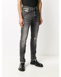 dunkelgraue enge Jeans mit Destroyed-Effekten von Diesel