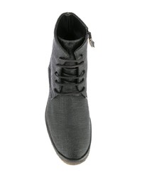 dunkelgraue flache Stiefel mit einer Schnürung aus Leder von Rundholz