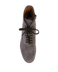 dunkelgraue flache Stiefel mit einer Schnürung aus Wildleder von Gravati