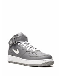 dunkelgraue hohe Sneakers aus Leder von Nike