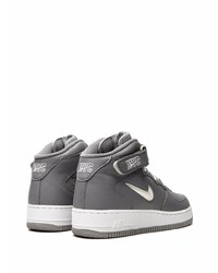 dunkelgraue hohe Sneakers aus Leder von Nike