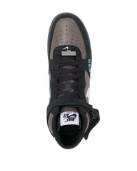 dunkelgraue hohe Sneakers aus Leder von Nike