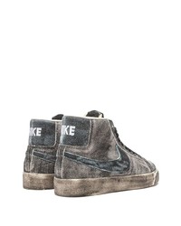 dunkelgraue hohe Sneakers aus Wildleder von Nike