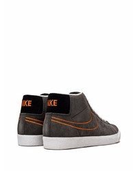 dunkelgraue hohe Sneakers aus Wildleder von Nike