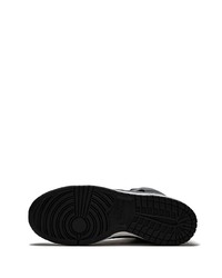 dunkelgraue hohe Sneakers von Nike