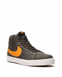 dunkelgraue hohe Sneakers von Nike