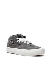 dunkelgraue hohe Sneakers von Vans