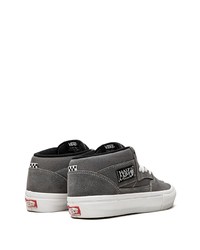 dunkelgraue hohe Sneakers von Vans