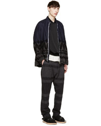 dunkelgraue horizontal gestreifte Hose von Sacai