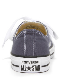 dunkelgraue horizontal gestreifte Segeltuch niedrige Sneakers von Converse