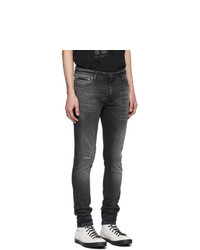 dunkelgraue Jeans mit Destroyed-Effekten von Nudie Jeans