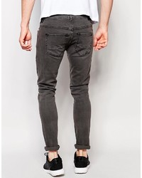 dunkelgraue Jeans mit Destroyed-Effekten