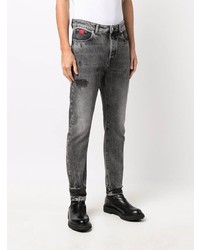 dunkelgraue Jeans mit Destroyed-Effekten von John Richmond