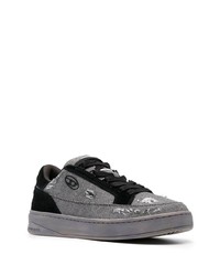 dunkelgraue Jeans niedrige Sneakers von Diesel