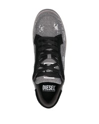 dunkelgraue Jeans niedrige Sneakers von Diesel