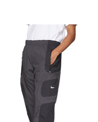 dunkelgraue Jogginghose von Nike