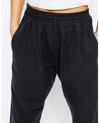 dunkelgraue Karottenhose von Asos