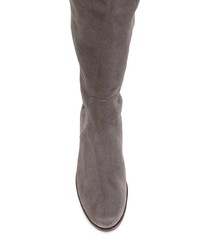 dunkelgraue kniehohe Stiefel aus Wildleder von Stuart Weitzman