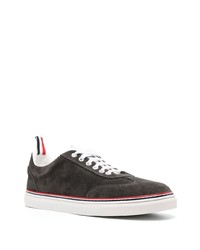 dunkelgraue Leder niedrige Sneakers von Thom Browne