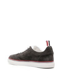 dunkelgraue Leder niedrige Sneakers von Thom Browne