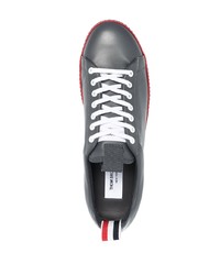 dunkelgraue Leder niedrige Sneakers von Thom Browne