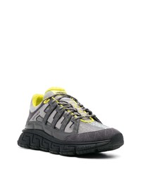 dunkelgraue Leder niedrige Sneakers von Versace