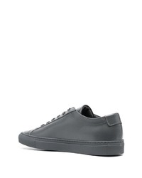 dunkelgraue Leder niedrige Sneakers von Common Projects